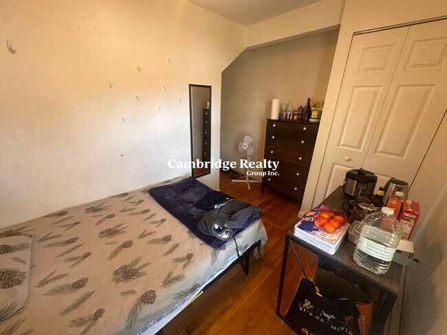 Building Photo - 313 Elm St