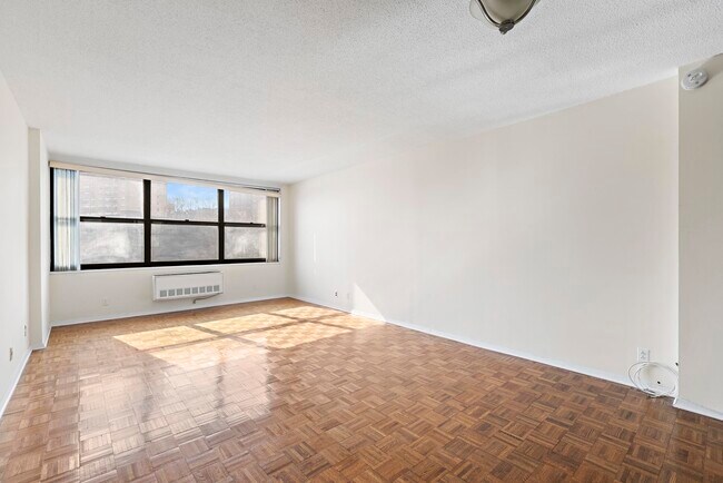 Foto del edificio - 7002 Boulevard E