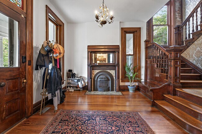 Building Photo - Historic, Breathtaking Victorian on idylli...