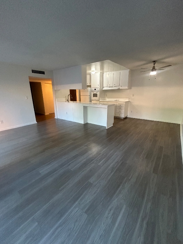 Foto del edificio - 10200 De Soto Ave