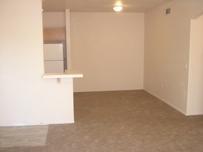 Kitchen/Dining - 1830 N Buffalo Dr