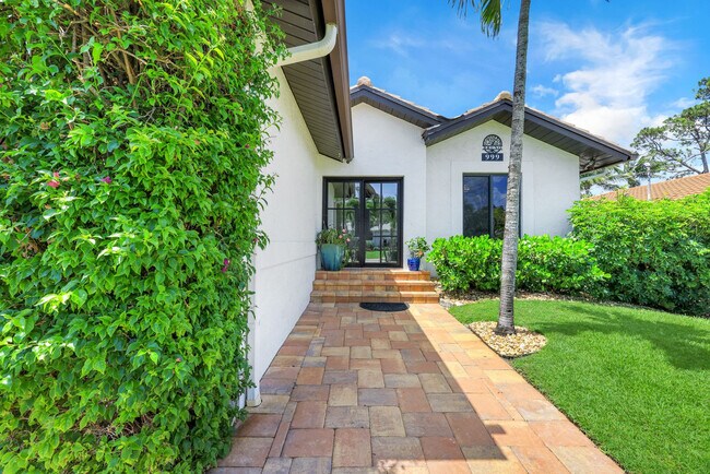 Building Photo - 999 E Valley Dr