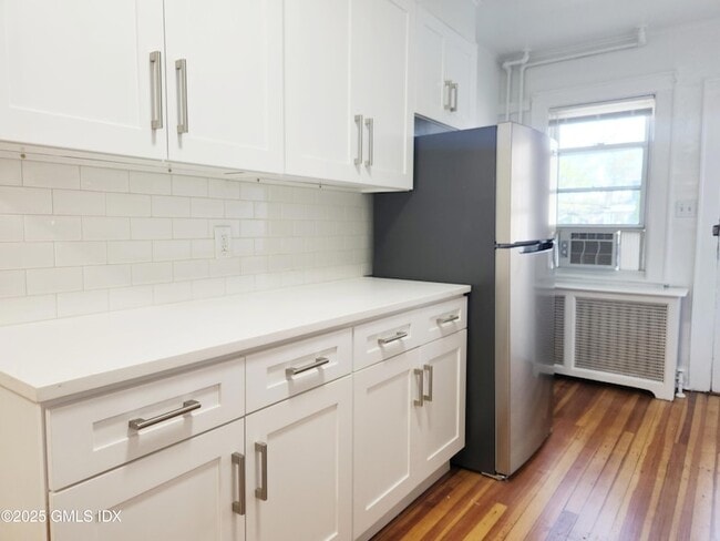 Building Photo - 15 Scofield St