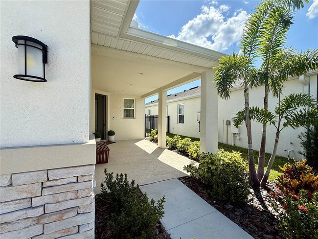 Foto del edificio - 6255 Golden Bch Dr