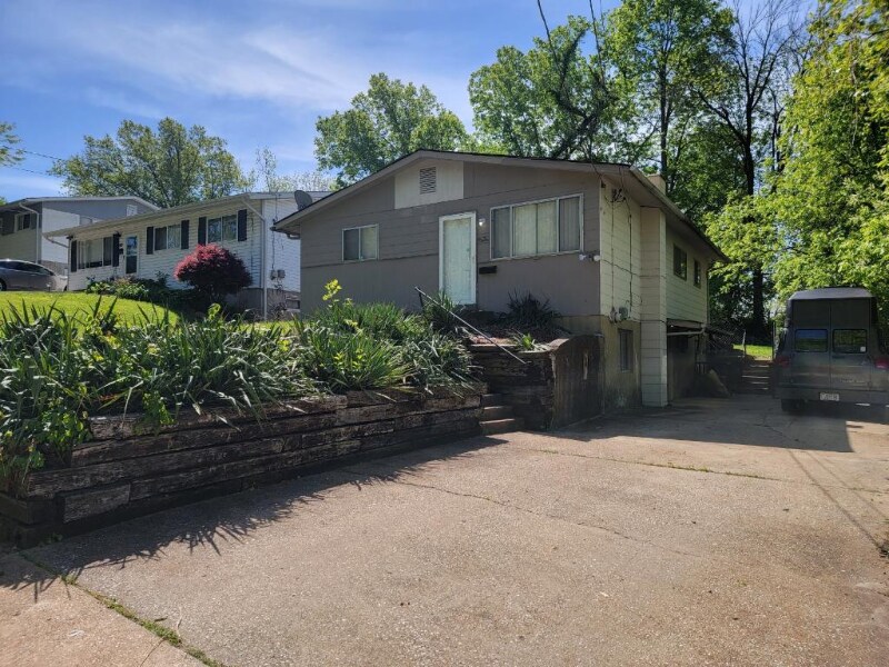 Primary Photo - 50 Albert Ave