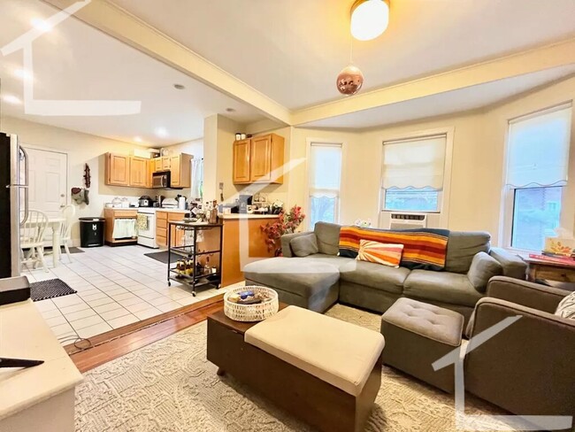 Building Photo - Gorgeous place in Brookline for September 1st
