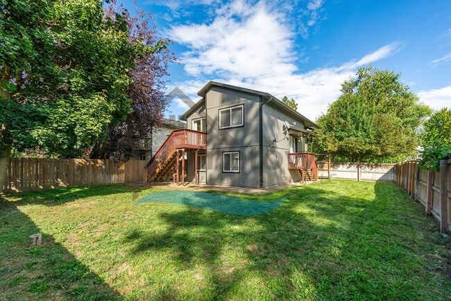 Building Photo - 4 Bedroom 2 Bathroom Home with Attached 2 ...