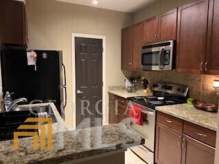 Foto del edificio - 708 Peachtree Hills Cir NE
