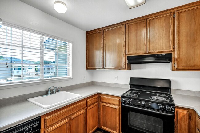 Building Photo - Welcome to this charming 2-bedroom, 1-bath...