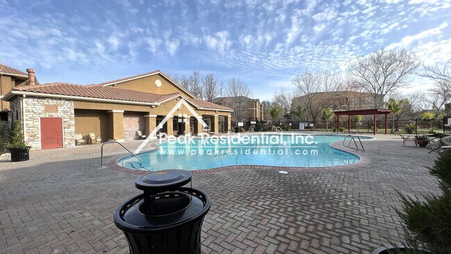 Foto del edificio - Bridgefield Condos - Wonderful Antelope 2b...