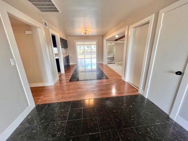 Building Photo - Newly Remodeled & Full of Character!