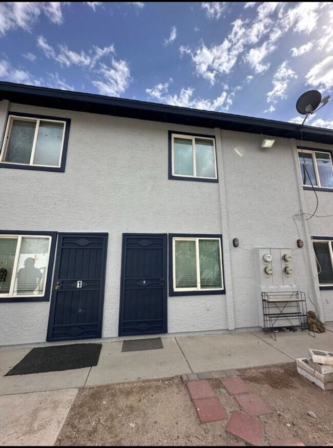 Foto del edificio - Charming 2BR Duplex in Surprise