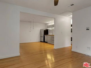 Building Photo - 906 Venezia Ave