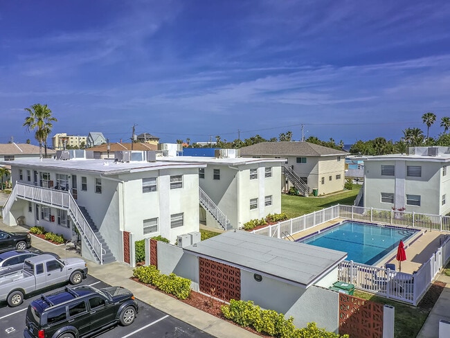 Foto del edificio - 651 Palm Dr