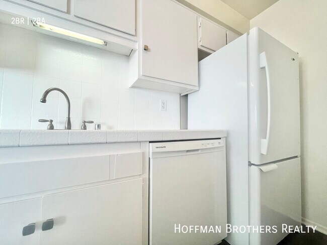 Building Photo - 1117 6th St Santa Monica, CA 90403