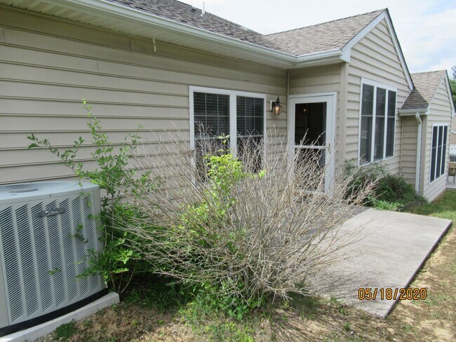 Foto del edificio - 2 Bedroom 2 Bath Patio Home with 2 car Garage