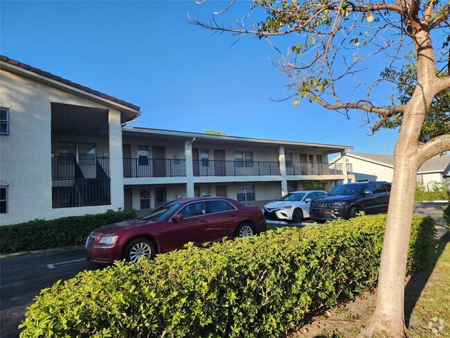 Building Photo - 8705 NW 38th Dr