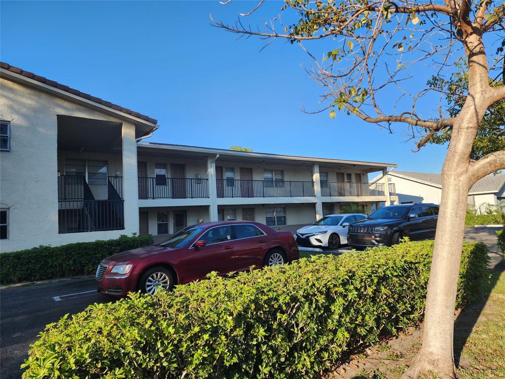 Foto principal - 8705 NW 38th Dr
