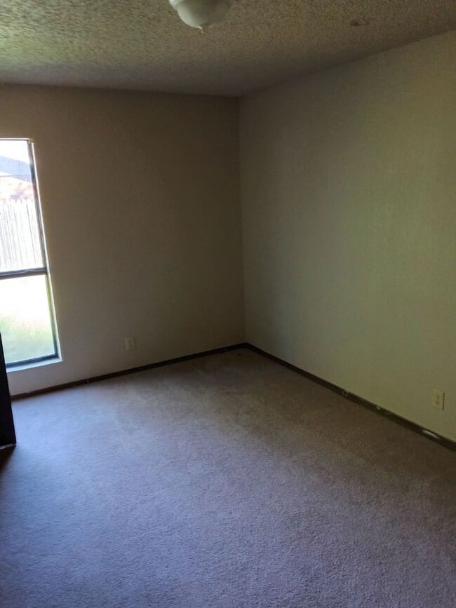 Building Photo - 8404 S Camay Ave