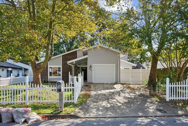 Building Photo - 630 Orangewood Dr