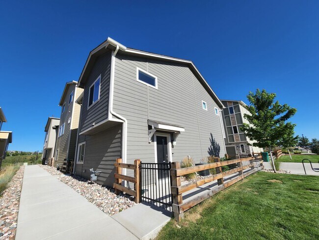 Foto del edificio - Incredible 2 Bedroom 2 Bath Home in Broadm...