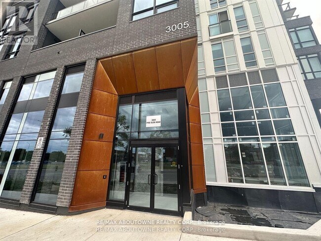 Building Photo - 3005-3005 Pine Glen Rd