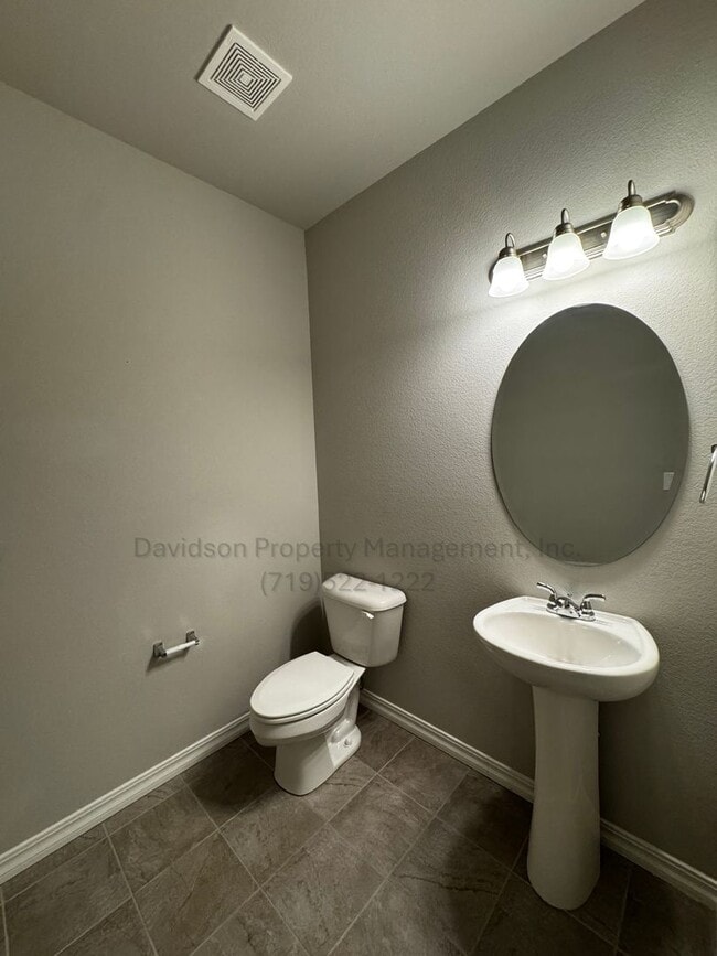 Foto del edificio - Gorgeous 3 Bedroom Townhouse Located in No...