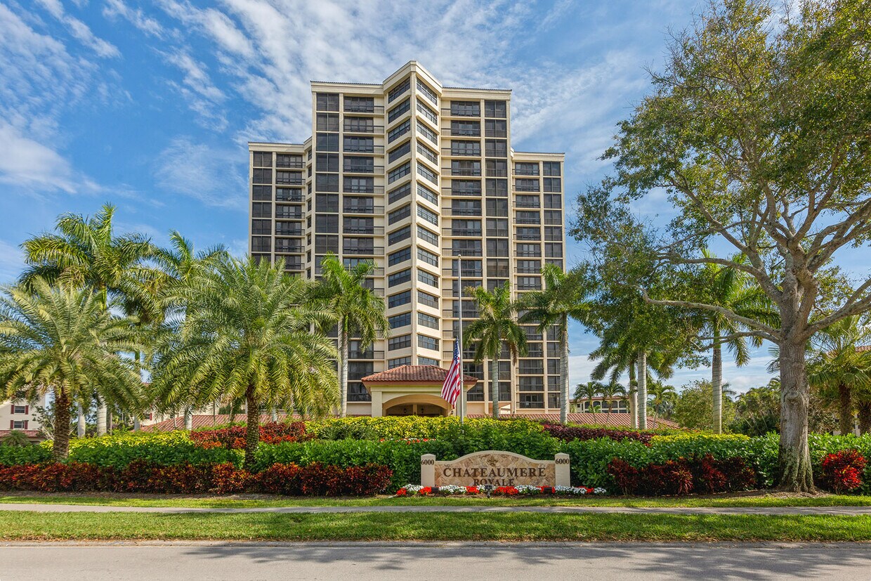 Foto principal - 6000 Pelican Bay Blvd