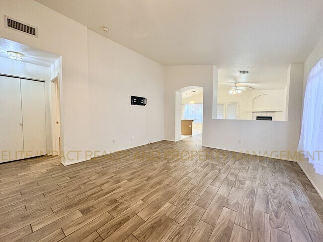 Foto del edificio - 9073 E Muleshoe St