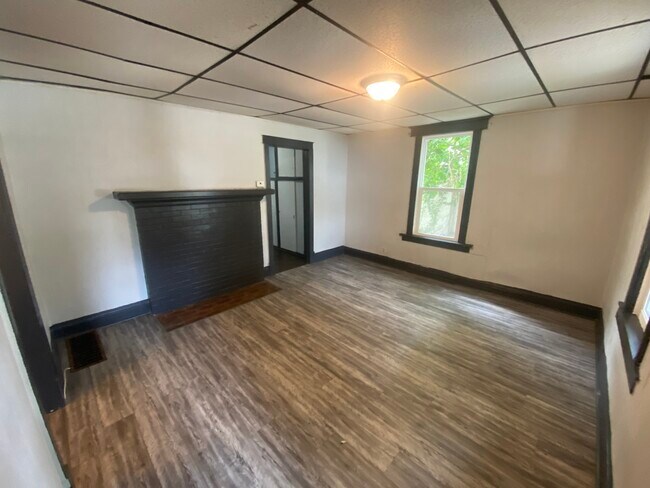 Building Photo - 305 Chandler St