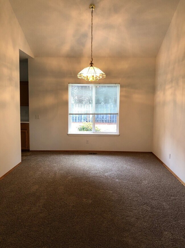 Building Photo - 20290 SW Midline St