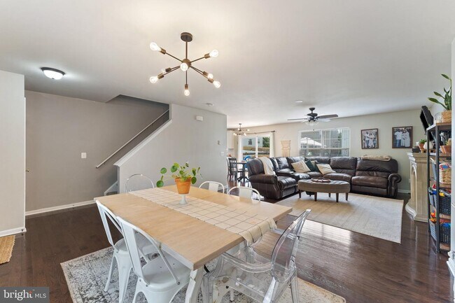 Foto del edificio - 1821 Meadow Lark Dr