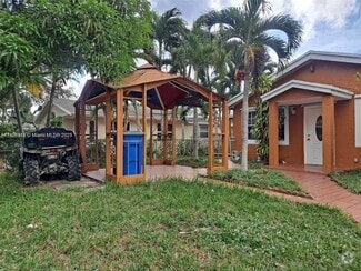 Building Photo - 3708 SW 58th Ave