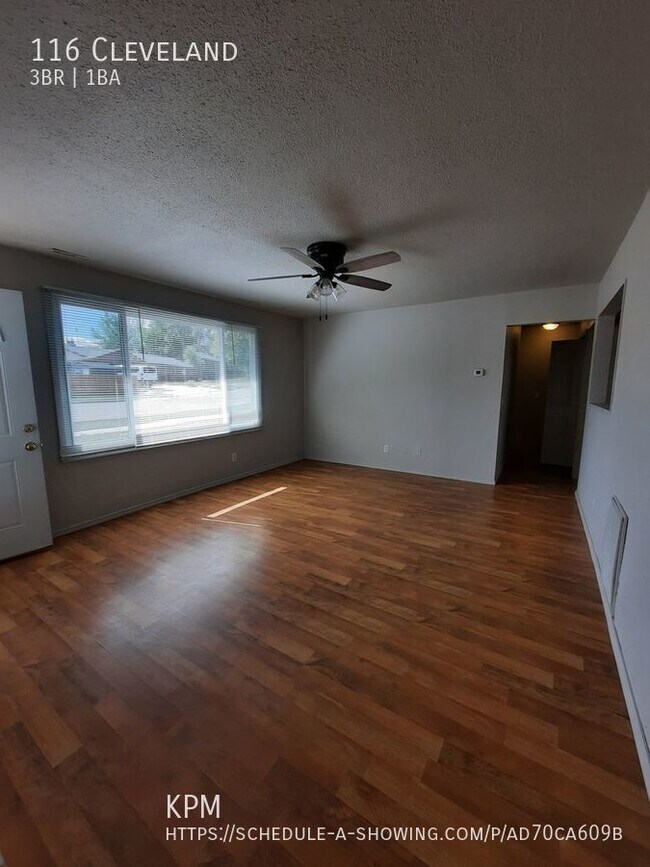 Foto del edificio - 3 BEDROOM | 1 BATH | FENCED YARD | SOUTH