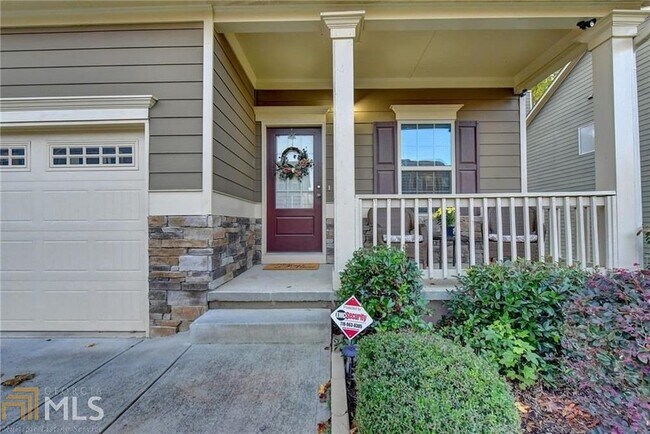 Building Photo - 668 Pine Ln