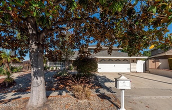 Building Photo - 363 Larcom St
