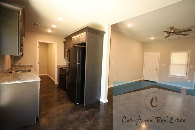Foto del edificio - Recent construction, beautiful 3 bed / 2 bath home - Brookland!