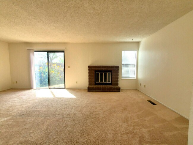 Foto del edificio - 37763 Cedar Boulevard