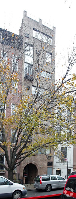 Building Photo - 425 E 84th St