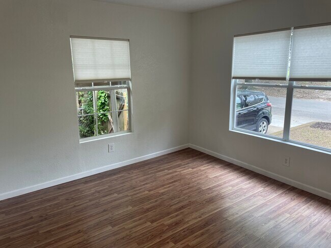 Foto del edificio - 1231 N Boston Pl