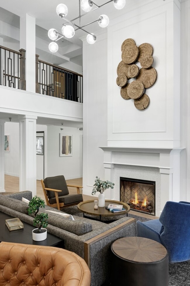 Spacious lobby - Creekside Apartments