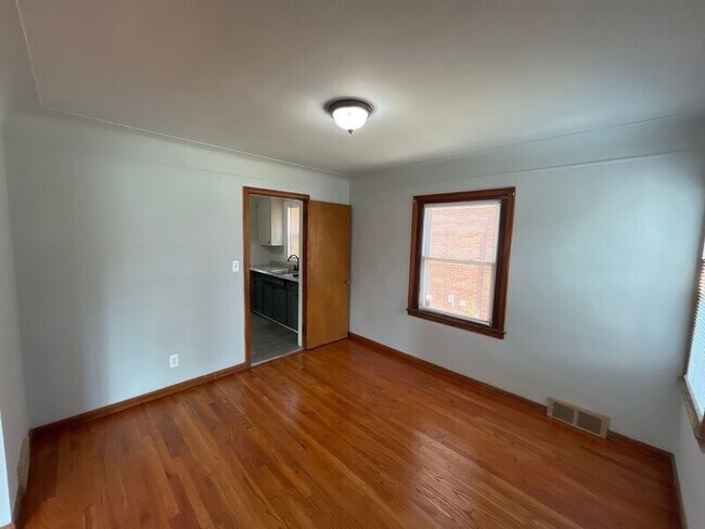 Building Photo - 14151 Mettetal St