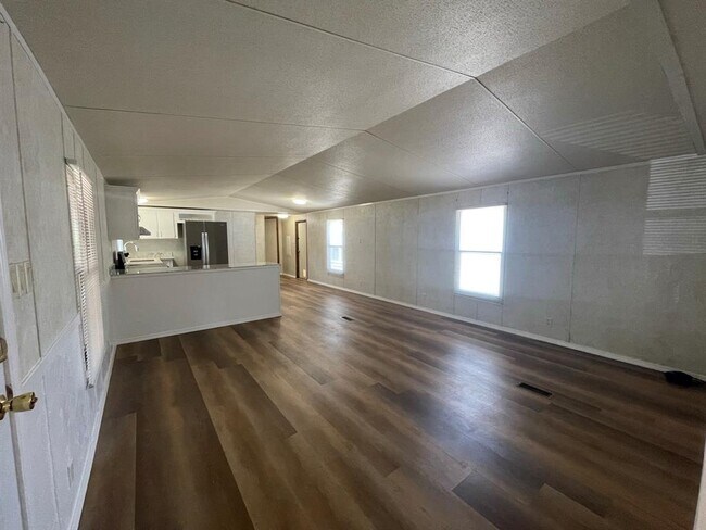 Building Photo - 14423 W Lee Shore Dr