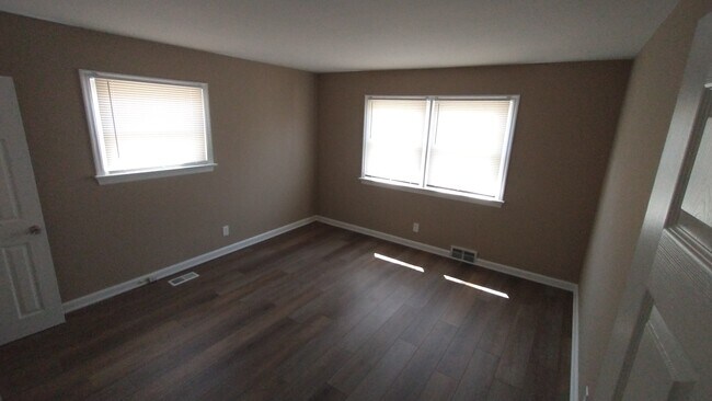 Foto del edificio - 1025 Oakwood Rd