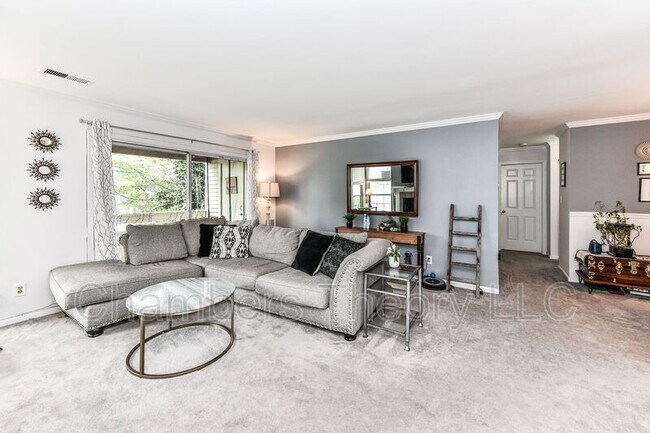 Building Photo - 4561F Interlachen Ct