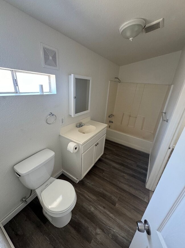 Foto del edificio - Cozy home in Wasco awaits your arrival! - ...