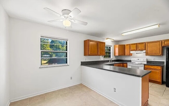 Building Photo - 1700 S Hills Dr