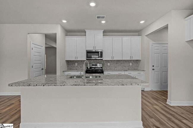 Foto del edificio - 403 Redear Rd