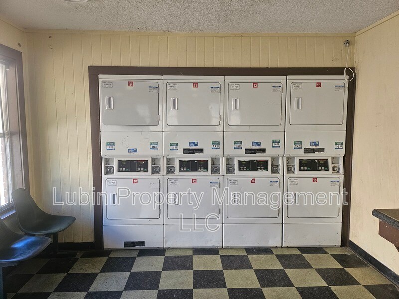 Foto del edificio - 2839 Coach Dr