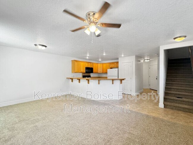 Foto del edificio - 2144 S Dorothy Ave